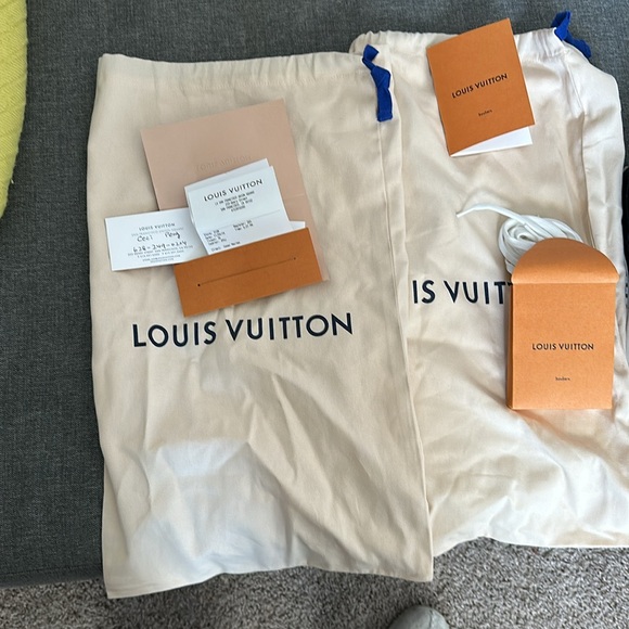 Like new Run Away sneaker combine 3 different L Vuitton signature Monogram canva - Picture 7 of 7